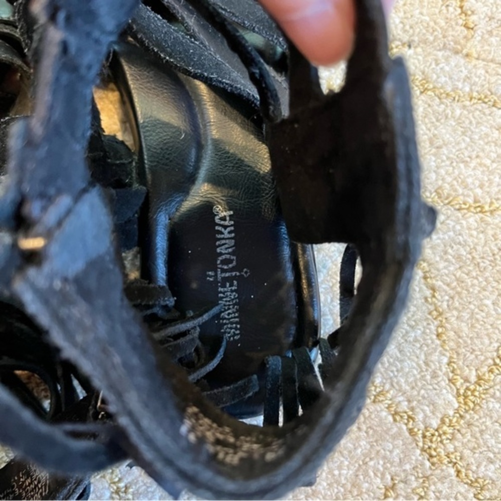 Minnetonka Black Sandals with Minimalist Design - Picture 4 of 8